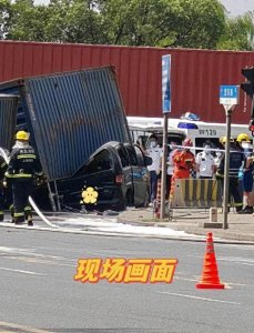 ​上海惨烈车祸致五人遇难，交通安全警钟长鸣