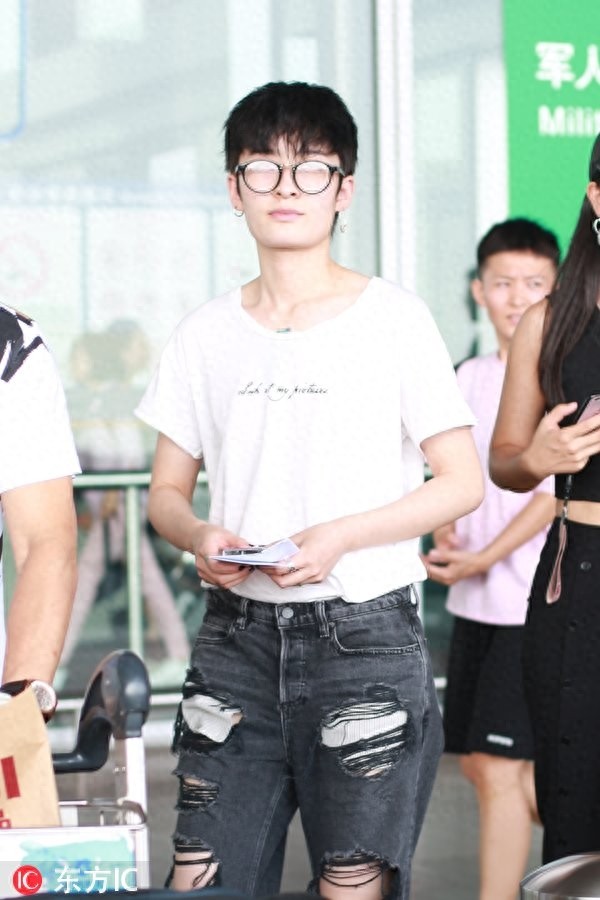 《狮子座》的曾轶可近日现身瘦到不敢认，唱歌不火却是美女收割机