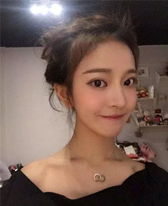 成都理工大学超美校花，低调又谦虚，大大的瞳孔，真女神