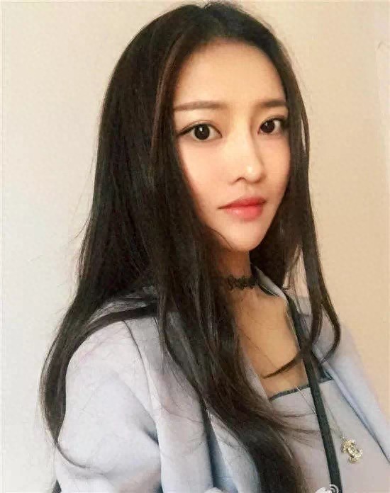 成都理工大学超美校花，低调又谦虚，大大的瞳孔，真女神