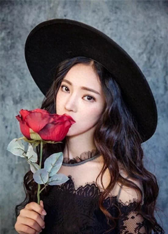 成都理工大学超美校花，低调又谦虚，大大的瞳孔，真女神