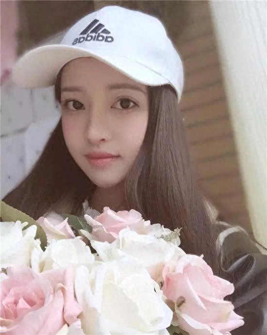 成都理工大学超美校花，低调又谦虚，大大的瞳孔，真女神