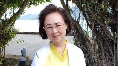 ​赵薇微博寄哀思琼瑶才情心中存