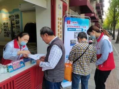 ​长宁这群“帮办员”上门服务，为老人办理“长护险申请”