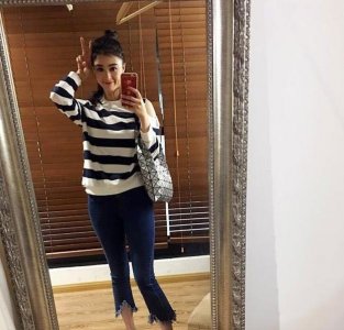 ​带你看看蒋欣住的房子，床上放着十几个布娃娃，少女心真是爆棚了