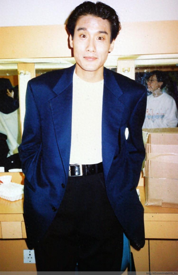 老照片：当年的“大众情人”梁家辉