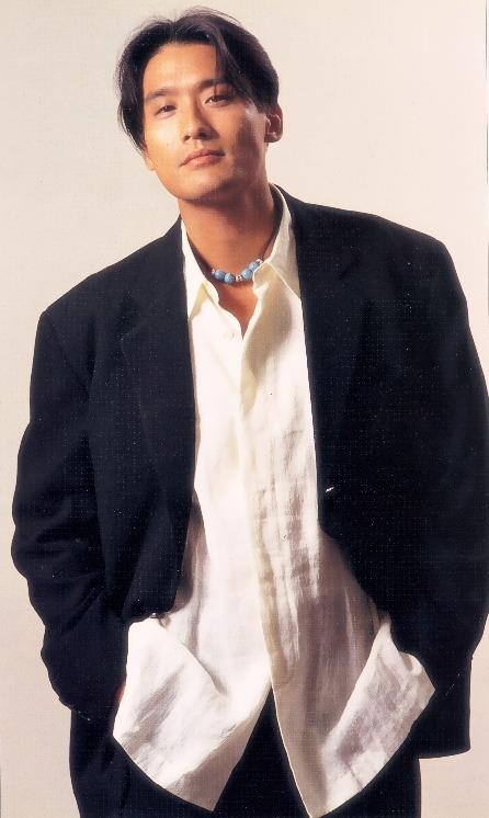 老照片：当年的“大众情人”梁家辉