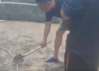 ​32层高楼，小区业主砍断高空作业工人绳索