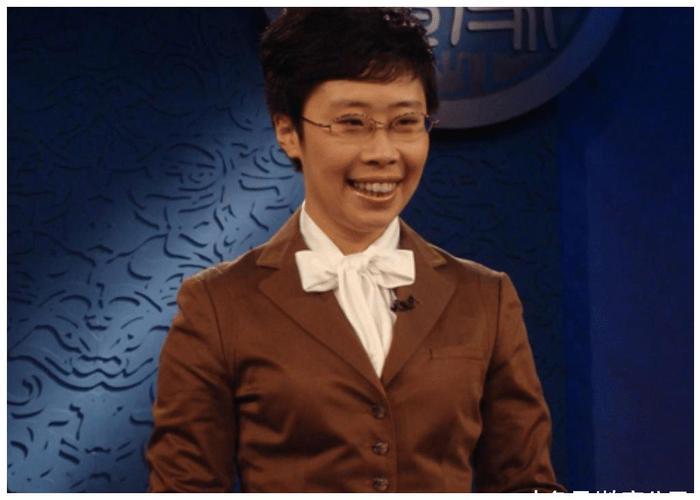 她是百家讲坛最年轻的讲师，被称为网红教授，如今44岁仍未成家