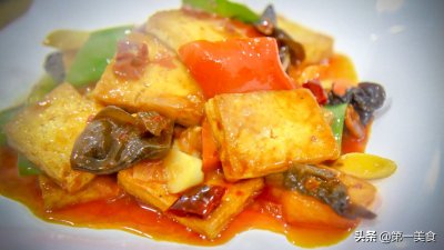 ​厨师长教你做家常豆腐，鲜嫩香滑味道美，一天三顿都吃不腻