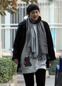 39岁宁浩的妻子邢爱娜近照