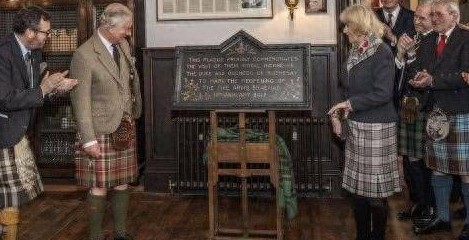 查尔斯卡米拉同穿情侣装，离婚传闻不攻自破？这些照片说明一切