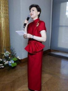 ​杨澜：亿万女强人亲自为乡村孩子打饭的真实故事