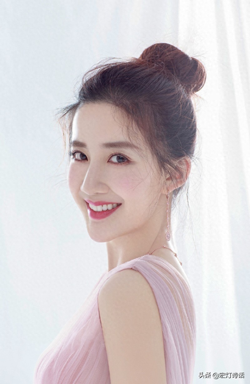 陈欣予，上海人，复旦大学毕业，出演《大当家》正式进入影视圈