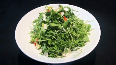 ​黑胡椒杏仁拌三叶香