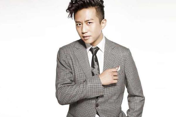 邓超去考驾照，全程一脸淡定！网友：这是要为学霸正名吗？