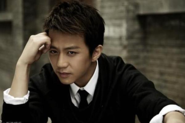 邓超去考驾照，全程一脸淡定！网友：这是要为学霸正名吗？