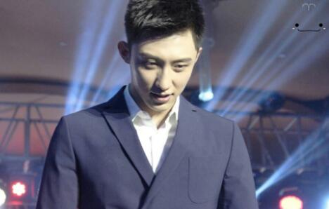 黄景瑜为什么叫五公里 高冷男神私下竟然梗超多