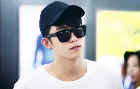 黄景瑜为什么叫五公里 高冷男神私下竟然梗超多