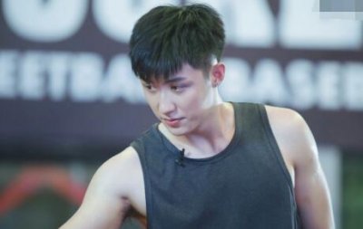 ​黄景瑜为什么叫五公里高冷男神私下竟然梗超多