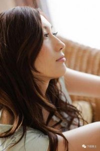 ​京香JULIA：身材与演技兼备，妩媚长相引人注目！