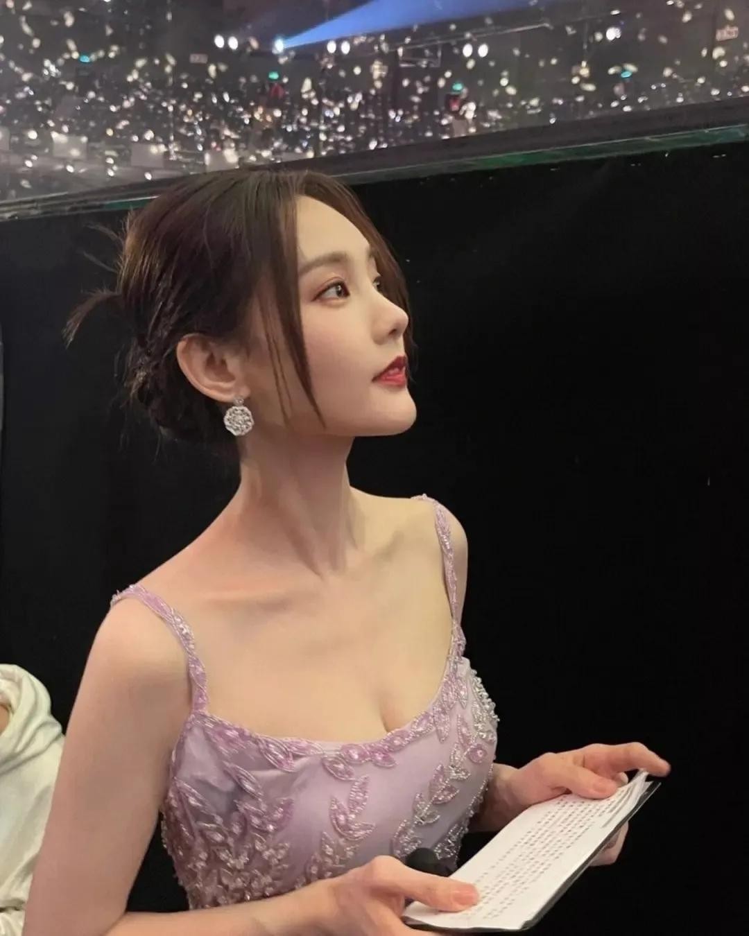 李一桐万万没想到她介绍给导演的好姐妹高叶竟然超越了她的风头