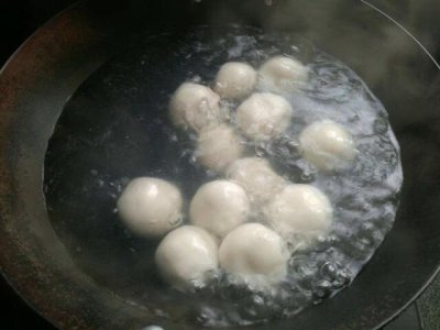 ​汤圆咋煮（汤圆搭配什么煮好吃)