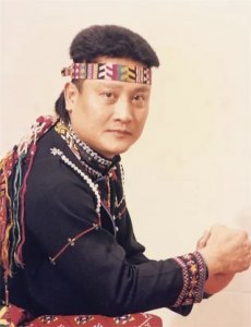 ​歌手万沙浪个人资料：因上春晚火遍全国，摔成重伤后被前女友照顾，如今离世了