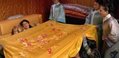 ​产妇实在可怜！古代女人生孩子，丈夫不能看，有几个避讳