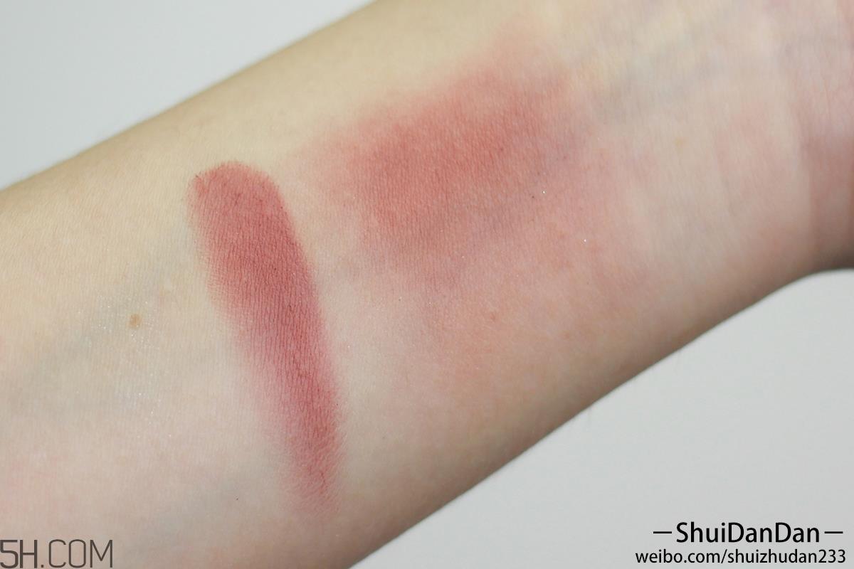 kat von d眼影腮红两用饼怎么用