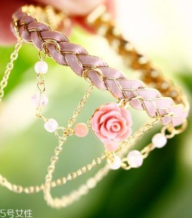 手链上刻什么字好？手链刻字刻什么