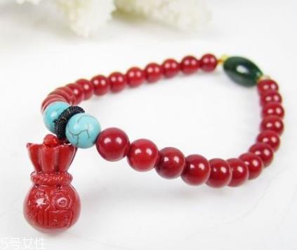 手链上刻什么字好？手链刻字刻什么