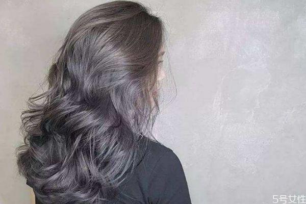 夏天适合烫头发吗 烫头发多久可以洗头