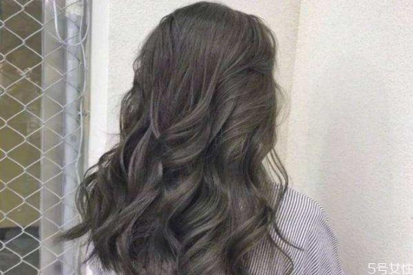 夏天适合烫头发吗 烫头发多久可以洗头