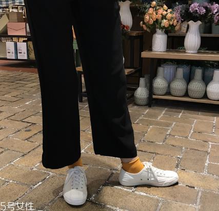 帆布鞋的白边怎么刷才能白？白边发黄这样洗