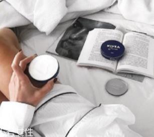 妮维雅小蓝罐正确用法 能补水也能卸妆