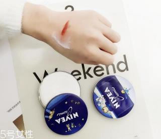 妮维雅小蓝罐正确用法 能补水也能卸妆