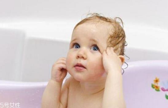 为什么洗澡后皮肤干燥 洗澡后皮肤干燥起皮原因