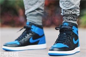 运动鞋要买刚合脚的吗？试穿要仔细