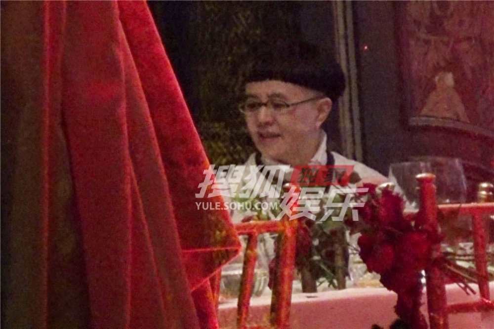 独家:刘纯燕和老公王宁会友!金龟子发型依旧不变