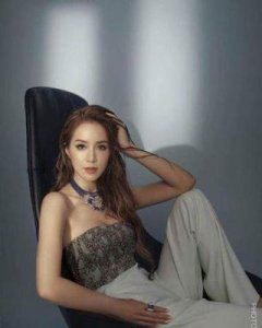 ​疑似出轨！富豪老公带前女友逛日本，徐子淇却在拼命生第5胎维护正室地位？