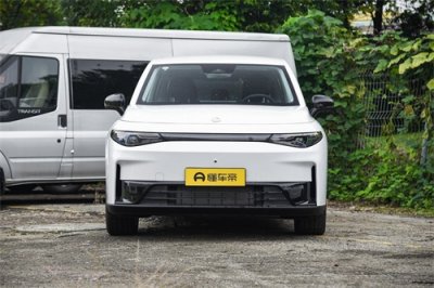 ​零跑C10：轴距2825，纯电530公里续航，配激光雷达