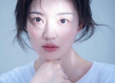 ​杨幂杨超越，杨幂的下半张脸不如杨超越这里长得好