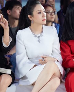 ​演员隋兰个人资料：她是张一山王俊凯的老师，出生医学世家，却成了演员