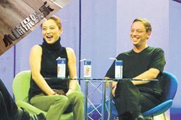 54岁李玲玉全家近照，二婚嫁富豪外国人，育有一个儿子