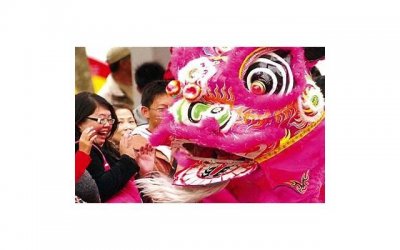 ​邻居搭我顺风车进城，下车留一袋香椿，我到家才看到，邻居： 送你