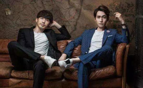 朱一龙现身《幻乐之城》,全程坐“冷板凳”,龙哥8字回应显情商