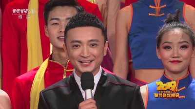 星光大道主持人小尼尼格买提简历